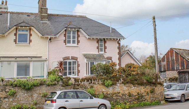 THE OLD POST OFFICE, family friendly, with a garden in Down Thomas