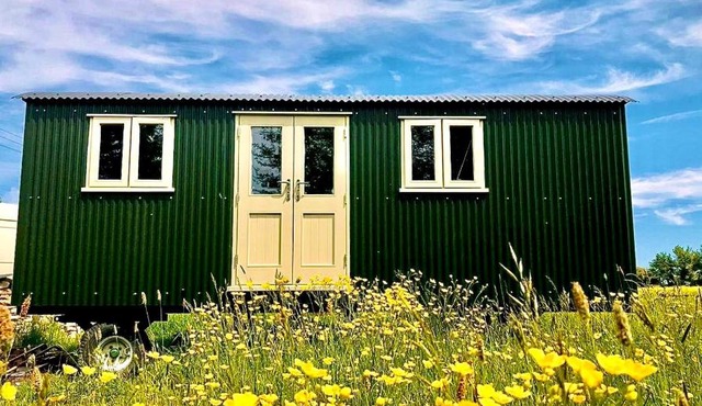 The Old Post Office - Luxurious Shepherds Hut 'Far From the Madding Crowd' based in rural Dorset.