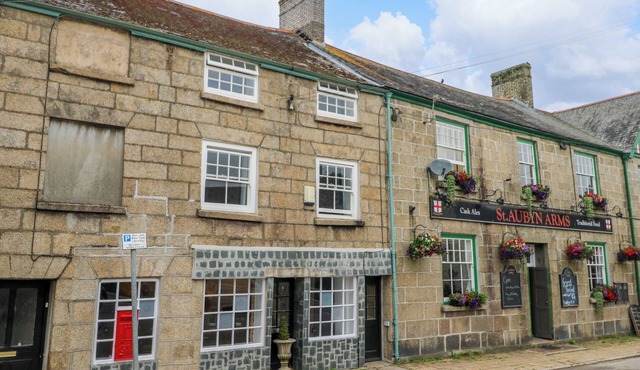 THE OLD POST OFFICE, pet friendly, with open fire in Praze-An-Beeble