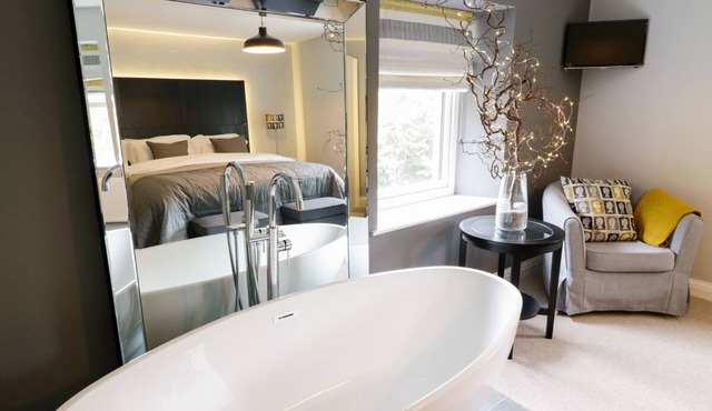 THE OLD POST OFFICE, pet friendly, luxury holiday cottage in Garstang