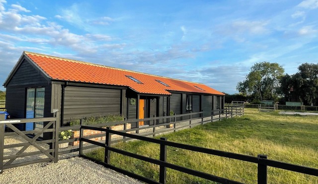 The Old Potting shed 2 bedroom cottage with hot tub near York, pet friendly