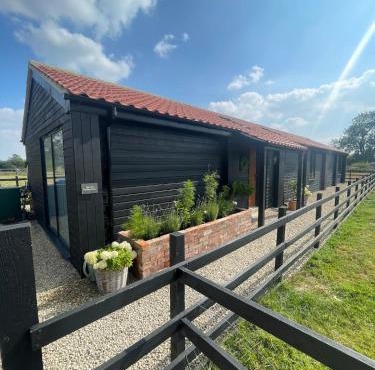The Old Potting Shed - 2 bed cottage with hot tub