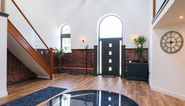 THE OLD PUMP HOUSE, family friendly in Kirkby-In-Ashfield