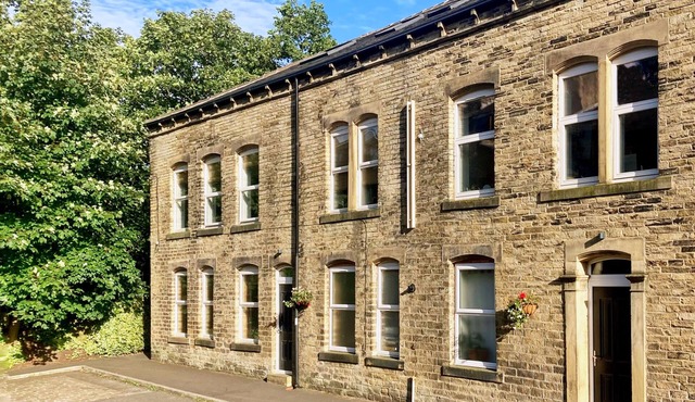 THE OLD RIVERSIDE SCHOOL HOUSE APT 5, pet friendly in Hebden Bridge