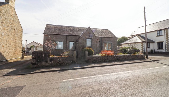 THE OLD SCHOOL, pet friendly, character holiday cottage in Lowick