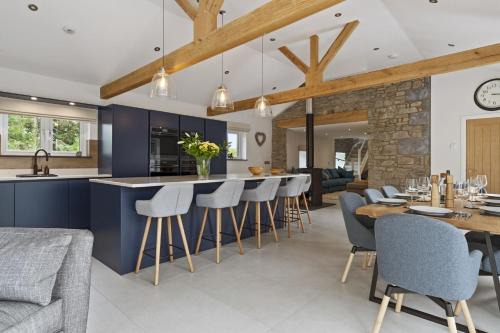 The Old School House - A Superb Newly Converted Barn with Hot Tub Sleeping 8 guests