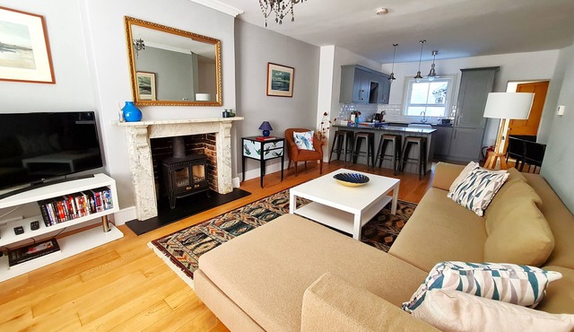 The Old School House - Parking & Close to City