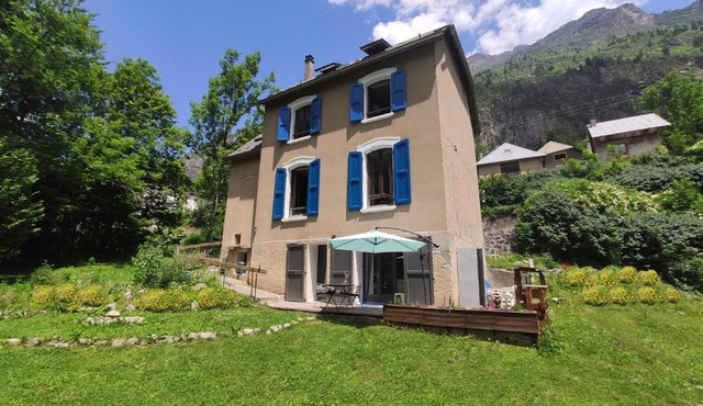 The Old School House, Les Ougiers