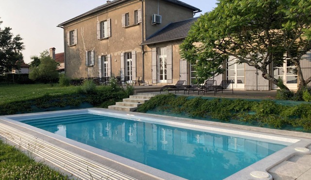 "The old school" in authentic southern French village with high ceilings inside and out