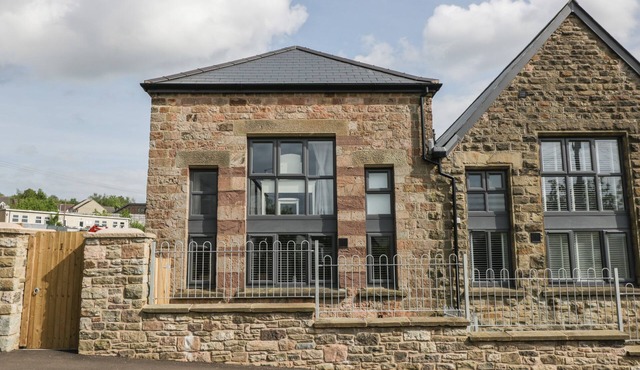 THE OLD SCHOOL, pet friendly, character holiday cottage in Ruspidge