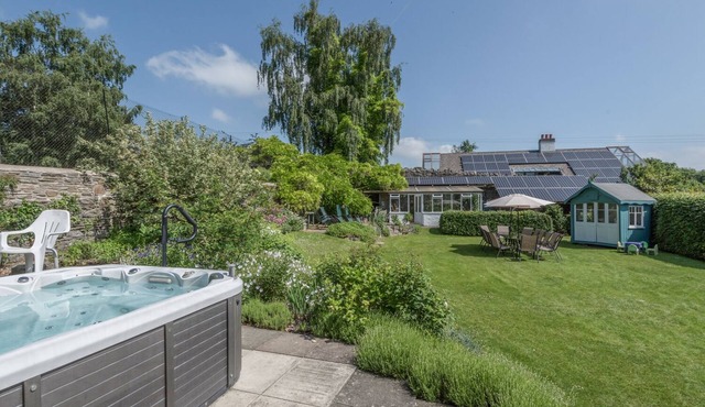 The Old Schoolhouse and Cottage