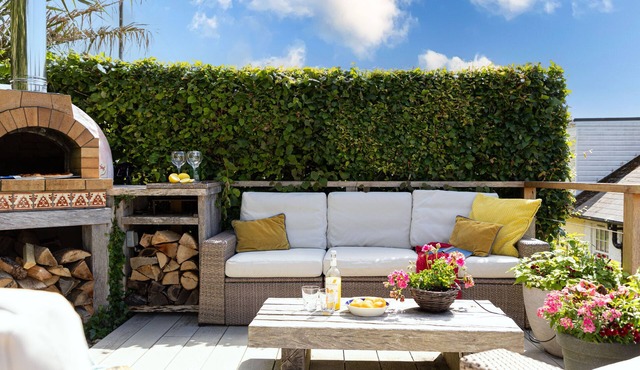 The Old Shop House - sleeps 6 guests in 3 bedrooms