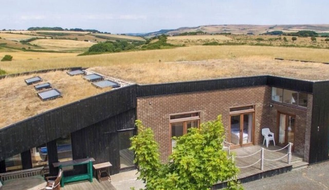 The Old Signal House - a cottage that sleeps 9 guests in 4 bedrooms