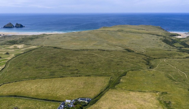 THE OLD STABLE, character holiday cottage in Holywell Bay