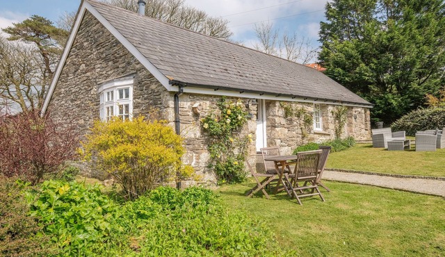 THE OLD STABLE, family friendly, with open fire in Camelford