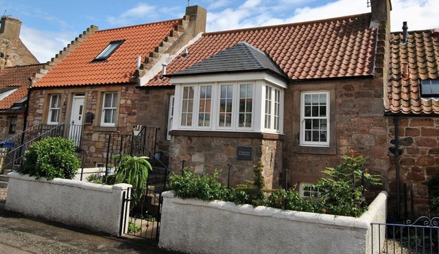 The Old Stables- charming cottage, Crail