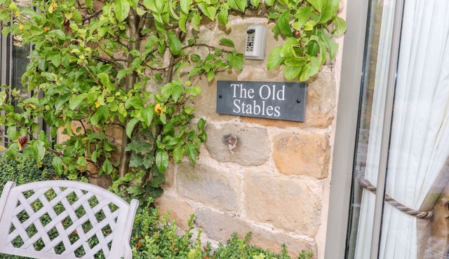 THE OLD STABLES, family friendly, luxury holiday cottage in Ashover