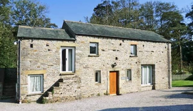 THE OLD STABLES, pet friendly, with open fire in Kirkby Lonsdale