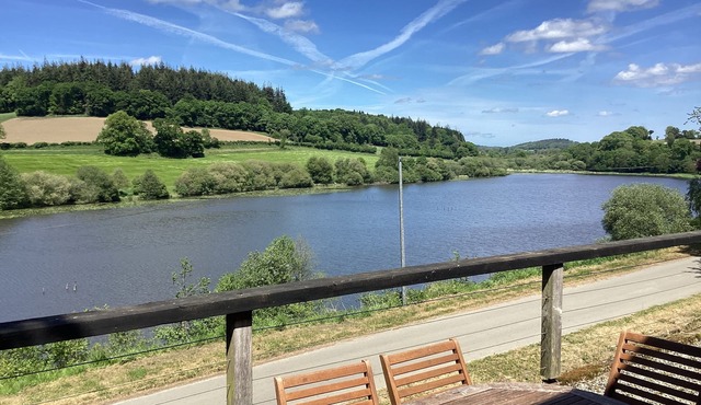 The Old Stables with shared heated pool for 8 people with views over the lake