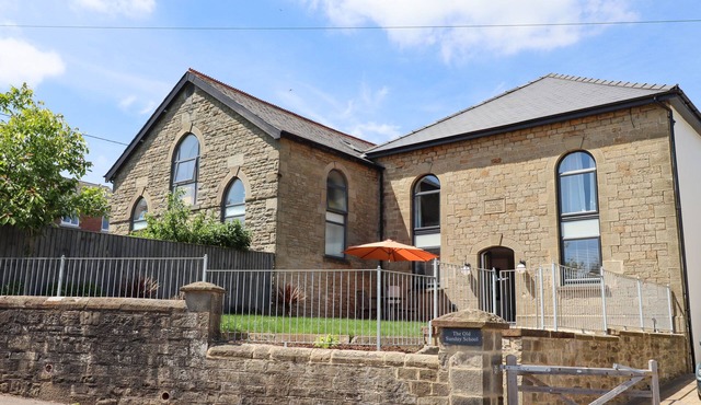 THE OLD SUNDAY SCHOOL, family friendly, with a garden in Bream