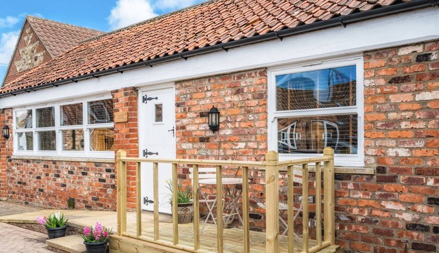 THE OLD TRACTOR SHED, pet friendly, with a garden in Skipsea