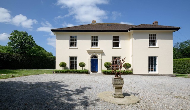 THE OLD VICARAGE, pet friendly, with a garden in St Issey