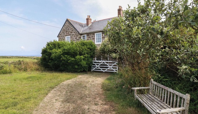 THE OLD VICARAGE, pet friendly, character holiday cottage in Morvah