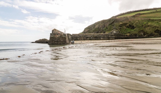 THE OLD WORKSHOP, pet friendly, with a garden in Gorran Churchtown