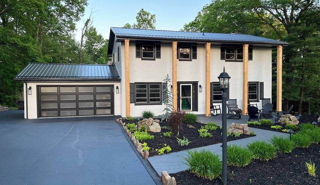 The Olde Colonial Mountain Home next to Nemacolin Resort