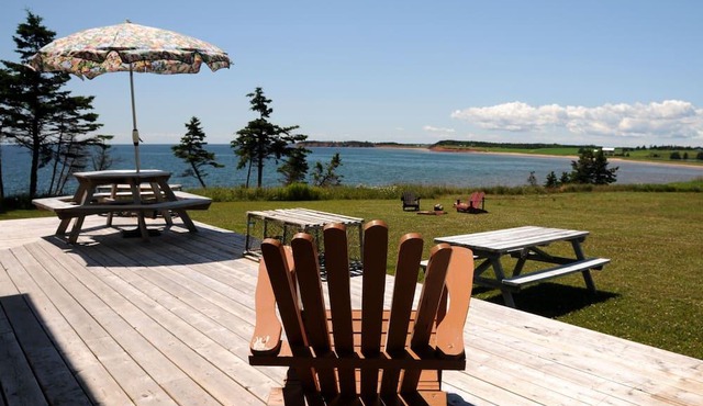 The Olde House in Little Pond is a 3.5 star Oceanfront property