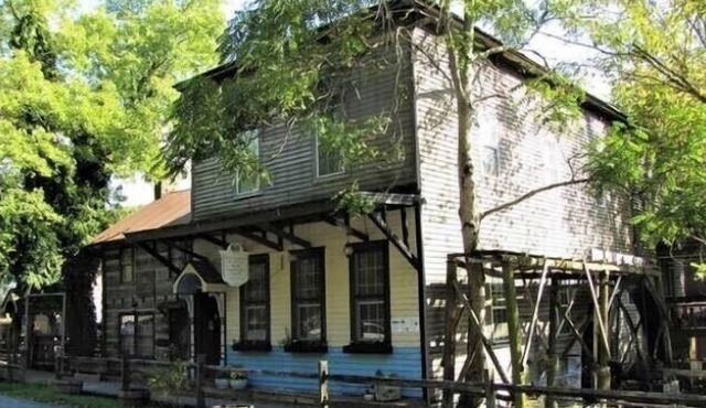The Olde Mill Inn - single rooms ($129-189) or whole house ($1,000) - per night