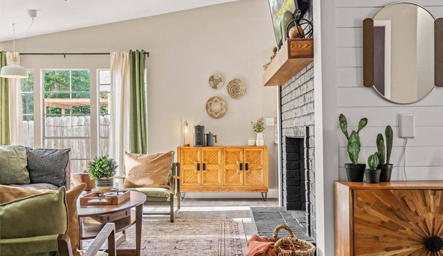 The Olive House | NO chore list | Pets welcome