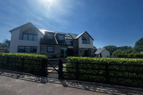 The Olive Tree Kent- 5 bedroom all ensuite home