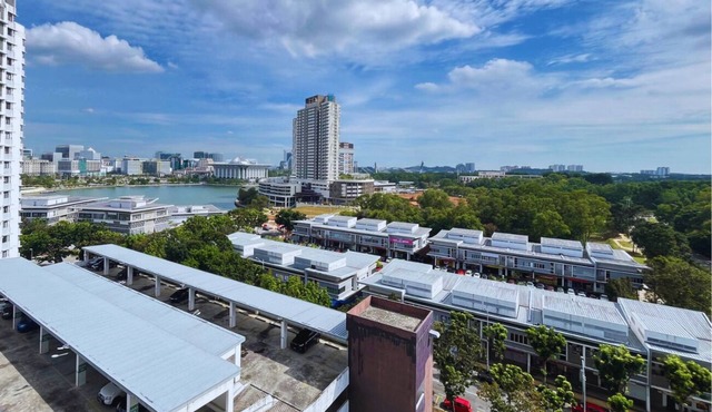 The One by Nakza Stays. Modern Lakeside Retreat in Putrajaya