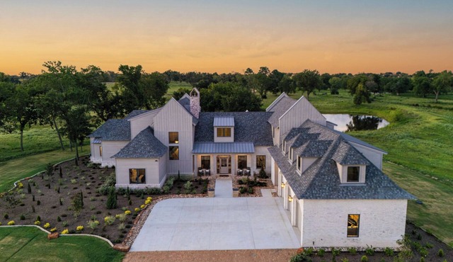 The One for Starry Nights - Luxury Estate for 16 near Brenham & Round Top