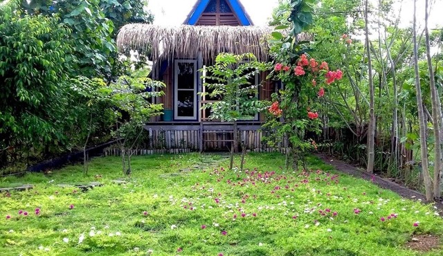 The Only Beachfront Bungalow near Harbor