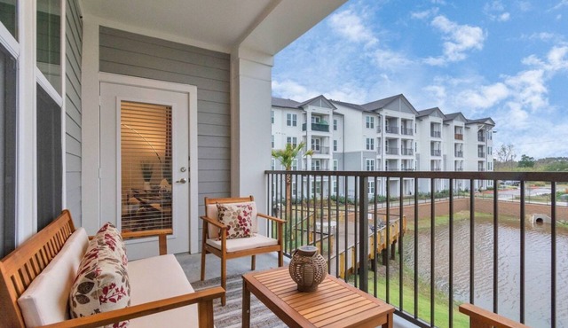The Onyx Abode near Kemah Boardwalk and NASA