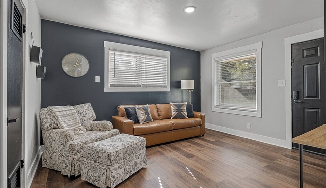 The Onyx & Oak Retreat – 3BR Home w/Large Yard in Jonesboro