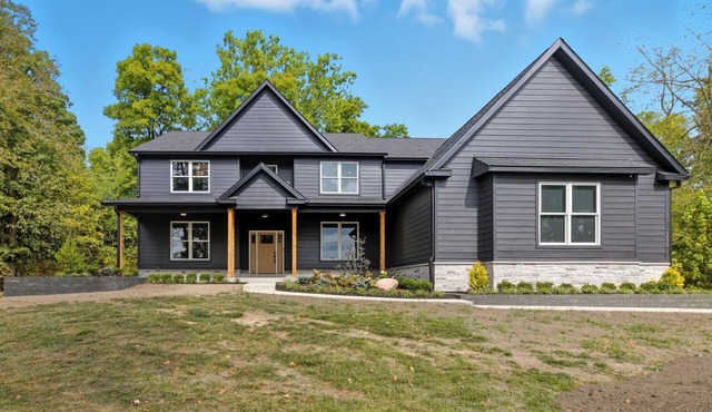 The Onyx Retreat with Golf simulator & Hot tub