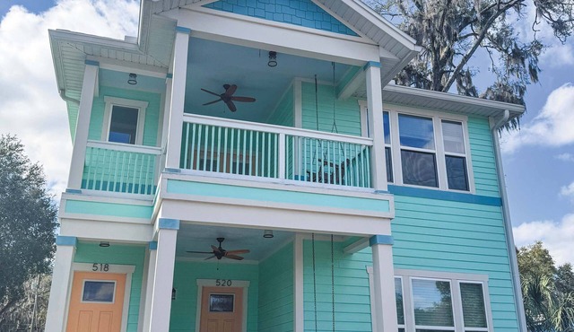 The Orange Blossom Suite | Near UF, Shands, D-town