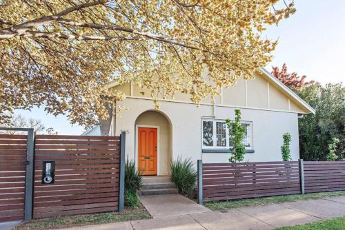 The Orange Door Mudgee -a spacious home in town