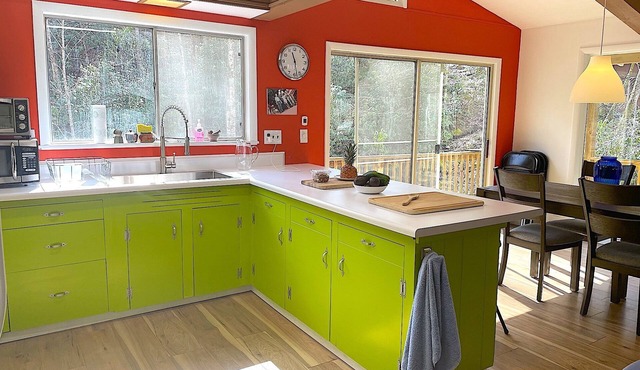 The Orange House, Your Creekside Mountain Getaway!