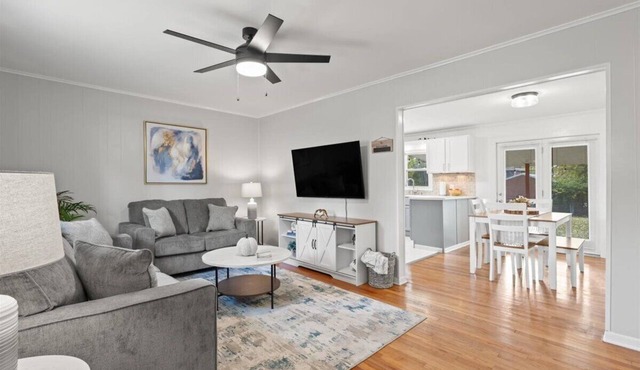 The Orchard Nook: Dog-Friendly 3BR w/Ping Pong, Huge Yard & Near KC World Cup!