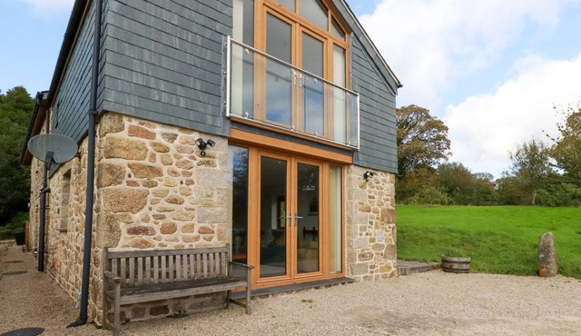 THE ORCHARD, pet friendly, character holiday cottage in Cardinham