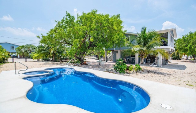 The Orchid House, 5 bed/2bath Canal Front Home, Ramrod Key