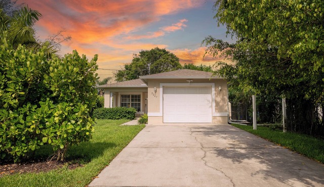The Orchid House - charming 3 bed/2 bath home in the heart of Naples