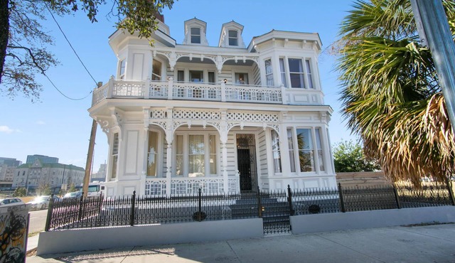The Orleans House | One of a Kind Historic Landmark w POOL near FQ