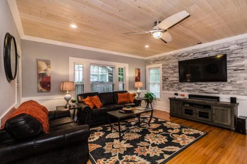 The Osceola Historic District Charm - 10 Minute Walk to FSC & Downtown Lakeland