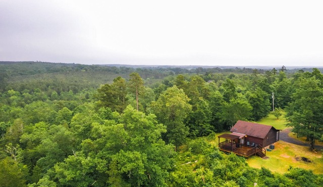 The Ossi is a secluded couples cabin with panoramic mountain and sunset views!