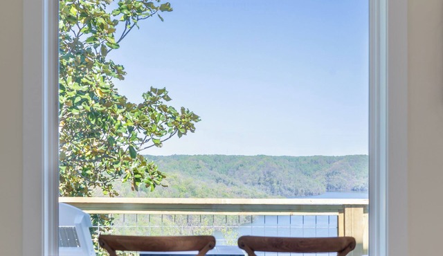 The Otterbox Skyloft , luxury 1 bedroom home at the lake, indoor hot tub , darts